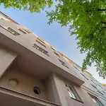 Spacious Central Budget-Friendly Apartment By Rentez