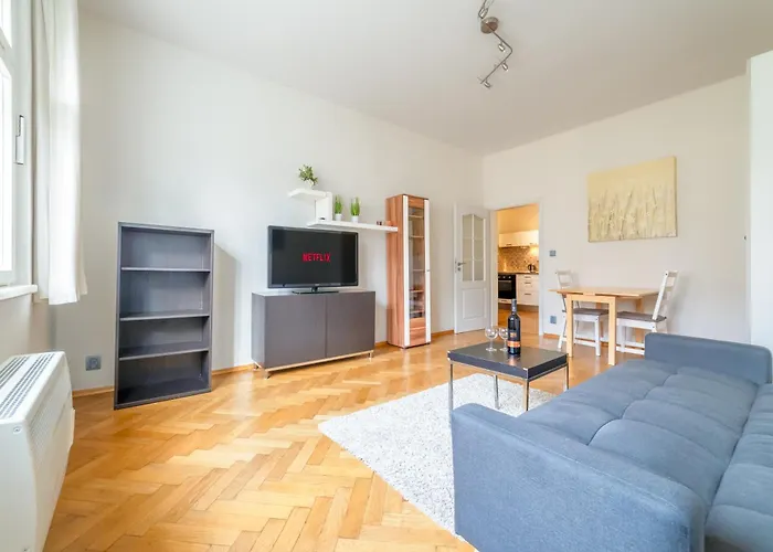 Spacious Central Budget-Friendly Apartment By Rentez