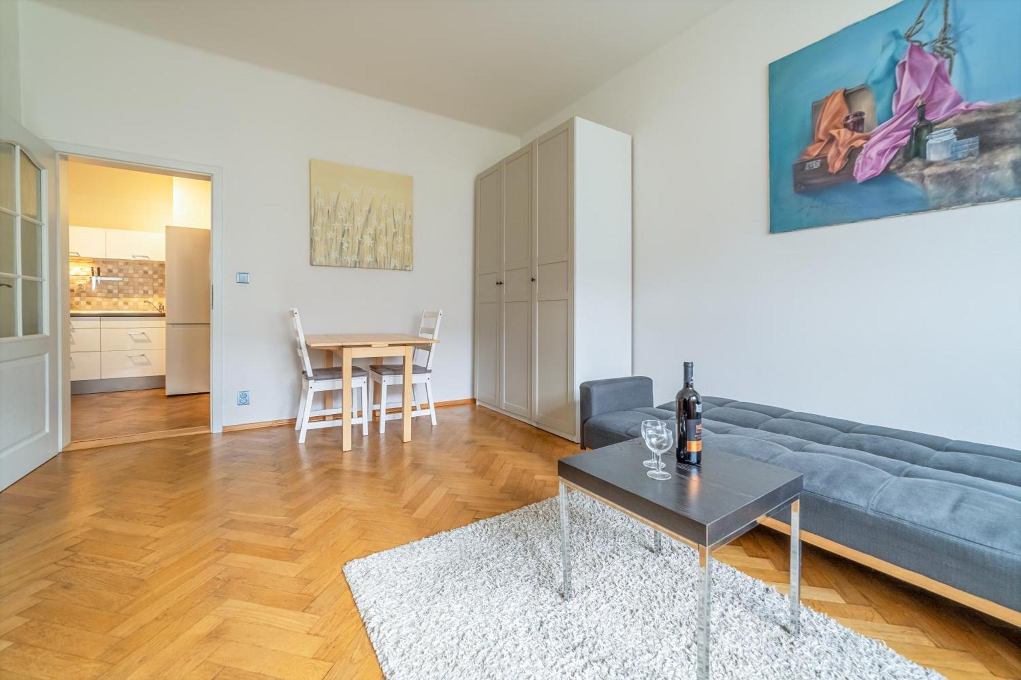 Spacious Central Budget-friendly By Rentez Appartamento