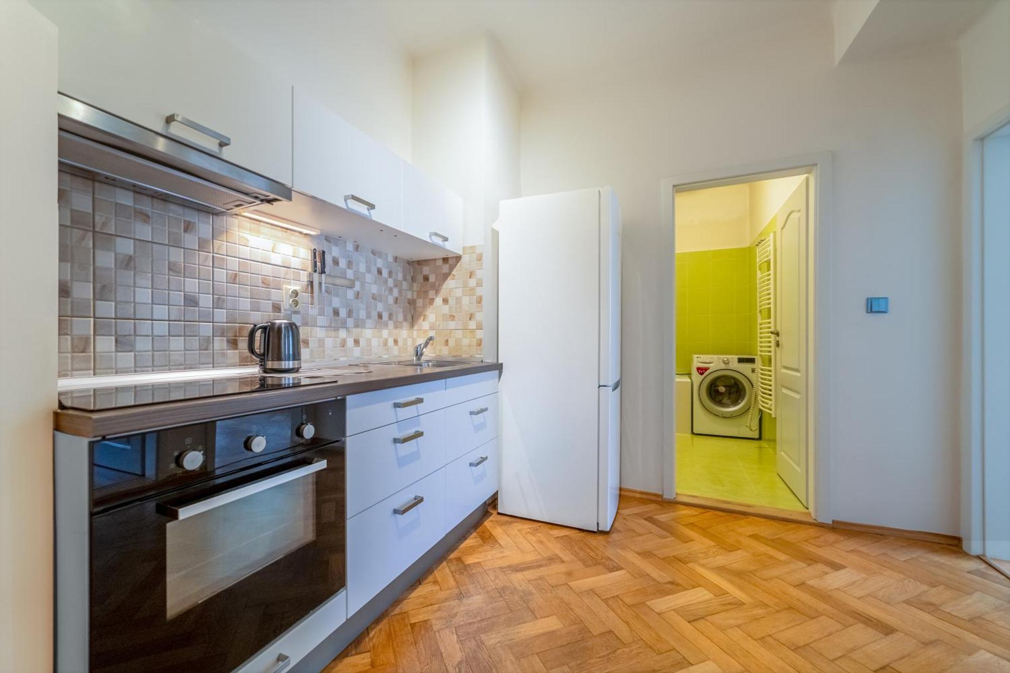 Spacious Central Budget-friendly By Rentez Appartamento *