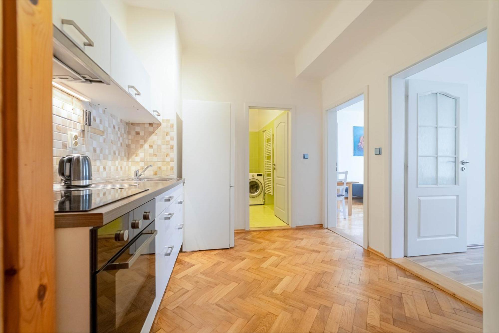Spacious Central Budget-friendly By Rentez Appartamento *