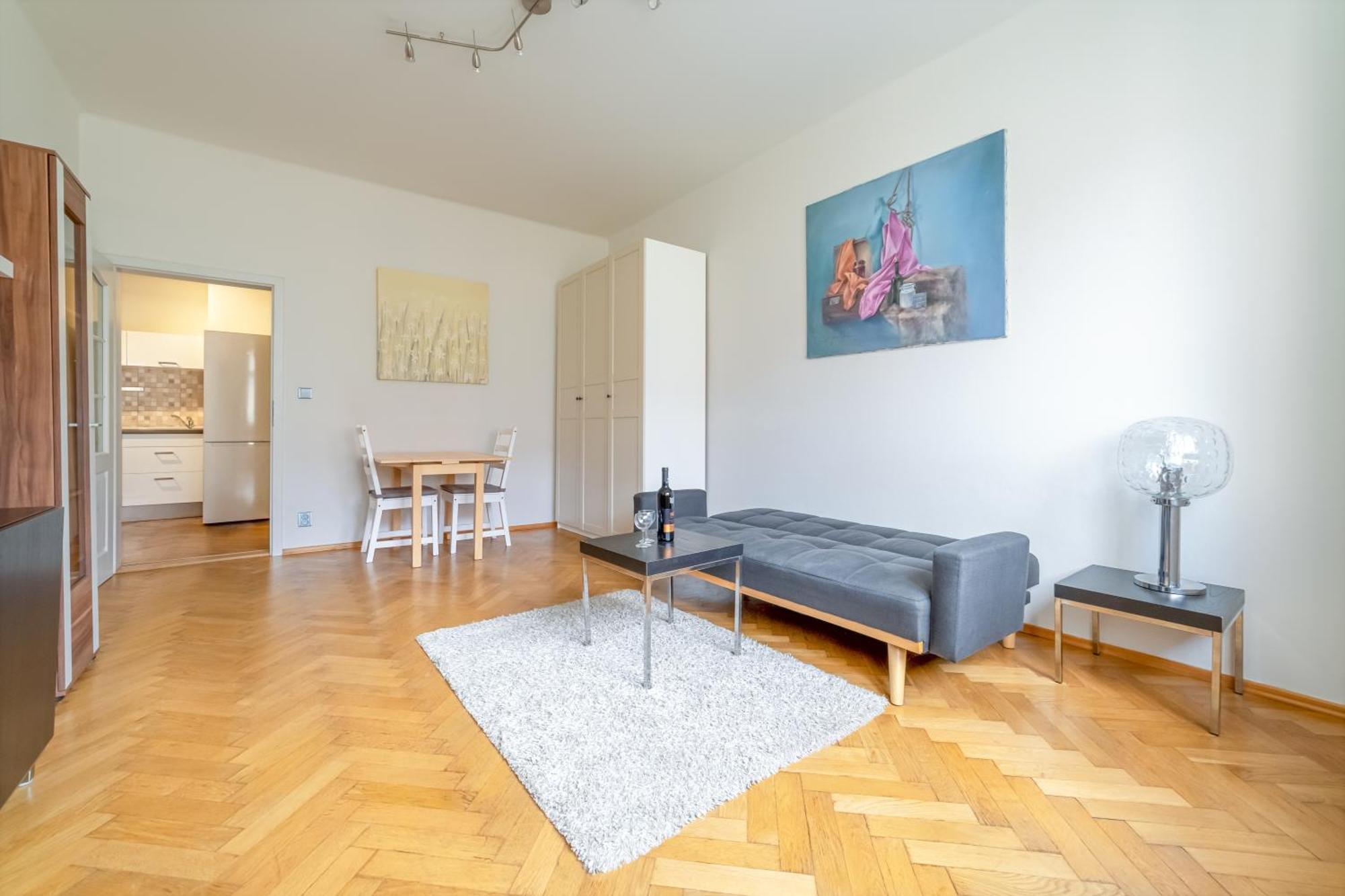 Spacious Central Budget-friendly By Rentez Praga